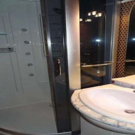 House Maisonnette Dans Petite Calme 1 *